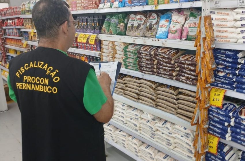  Procon-PE aponta queda de 0,67% no valor da cesta básica em agosto Cesta passou de R$ 786,41 para R$ 781,12 na Região Metropolitana do Recife, mas pesquisa identificou grandes diferenças de preços entre supermercados