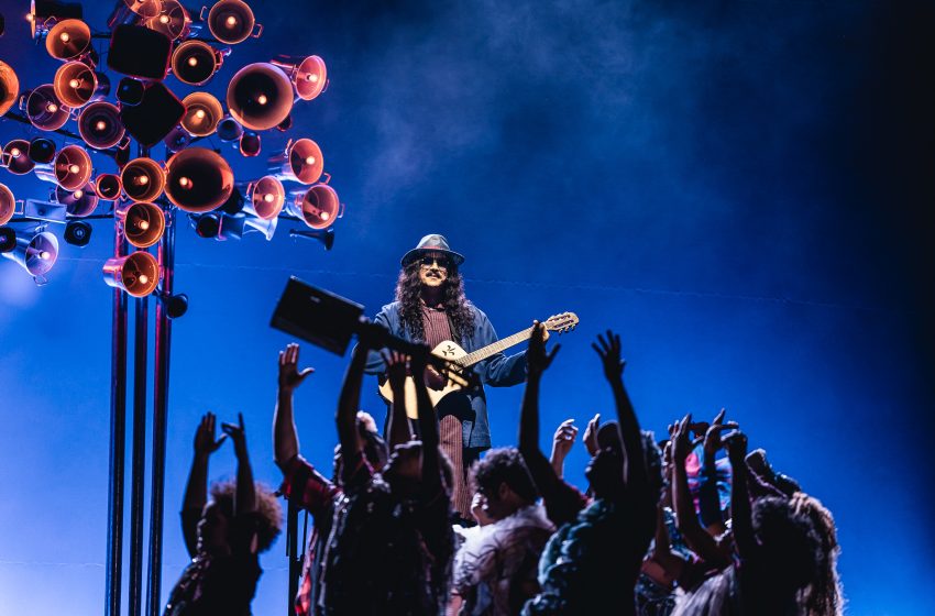  “Moraes Musical Moreira” estreia nesta sexta-feira (4) no Teatro Luiz Mendonça, no Recife Espetáculo celebra a trajetória e o legado de Moraes Moreira com música, teatro e dança em temporada até domingo (6), na Boa Viagem