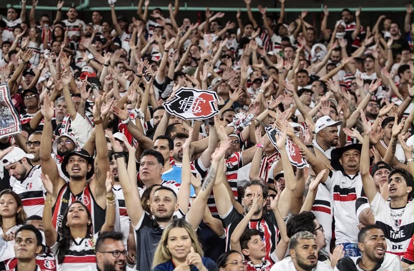  Santa Cruz e cultura da torcida tricolor ganham sessão especial no Bar e Cineclube Super 8 Sessão gratuita nesta quinta-feira (10), no Centro do Recife, exibe o curta O Dia em que a Ponte Caiu e reúne torcedores, artistas e pesquisadores