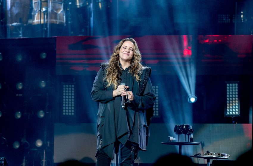 Ana Carolina celebra 25 anos de carreira com turnê “25 Anas” no Recife Cantora se apresenta nesta sexta-feira (4), no Teatro Guararapes, com repertório que reúne sucessos da carreira e músicas do EP “Ainda Já”