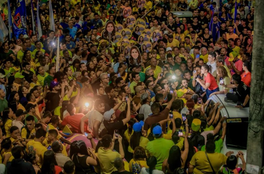  Carlos Santana e Lara Santana reúnem multidão em caminhada em Nossa Senhora do Ó Mobilização pelas ruas do distrito contou com a participação de Gabriel Porto e Eduardo da Fonte e reforçou o apoio político à candidata a deputada estadual