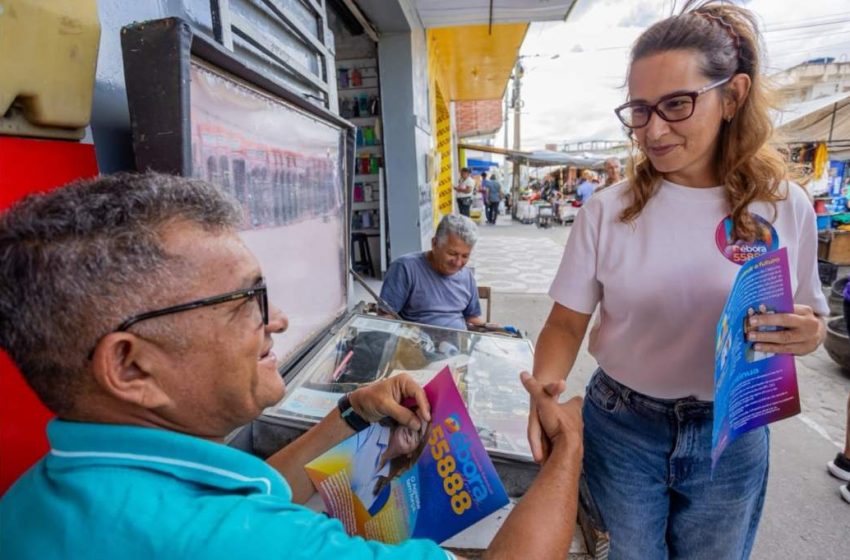  Débora Almeida realiza escuta popular em Águas Belas e encerra agenda com lideranças no Recife Deputada estadual visitou feira livre, participou de entrevista em rádio e se reuniu com representantes comunitários na capital pernambucana