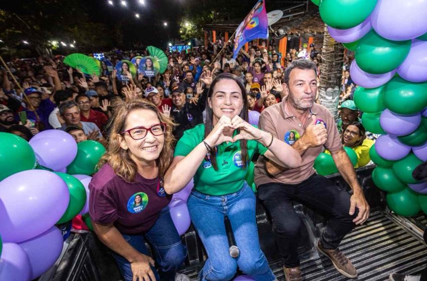  Débora Almeida cumpre agenda em São João e Jucati com encontros sobre juventude e demandas rurais Deputada estadual participou de conversa com jovens, visitou a feira livre de São João e reuniu-se com moradores do Sítio Matias, em Jucati, para discutir demandas locais