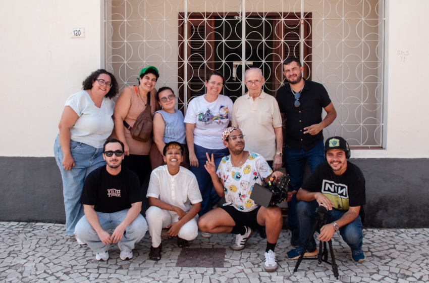  Filme sobre escolas radiofônicas é gravado no Sertão do Pajeú e resgata memória da educação pelo rádio “Aquilo que a Memória Amou 2”, dirigido pela pesquisadora Silmara Marques, aborda o papel das escolas radiofônicas e a perseguição sofrida durante a ditadura militar