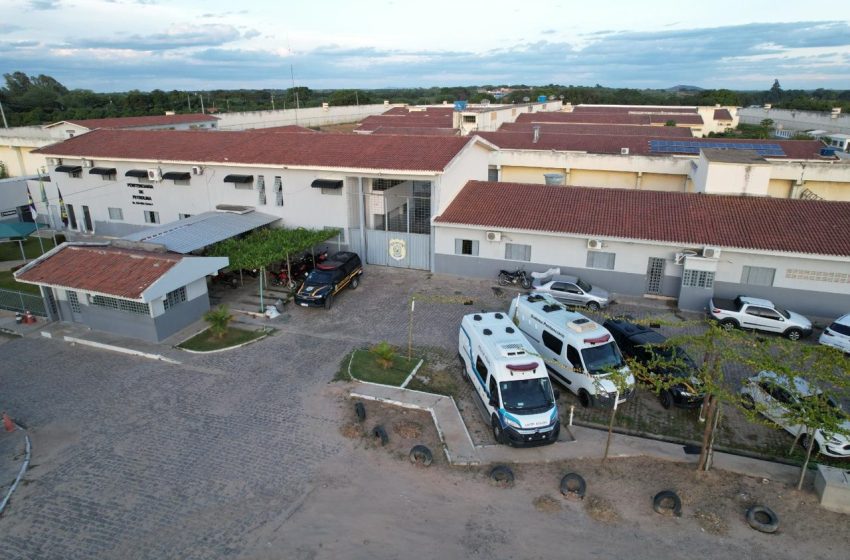  Penitenciária de Petrolina forma dois reeducandos em cursos superiores pela UFMS Cerimônia ocorre nesta quarta-feira (14), no Sertão de Pernambuco; iniciativa reforça a educação como ferramenta de ressocialização e reinserção social.