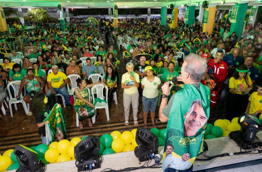  Coronel Feitosa reúne milhares de apoiadores em ato de campanha no Recife Evento no Clube dos Oficiais, na Boa Vista, marcou a reta final da campanha do deputado estadual e candidato à reeleição