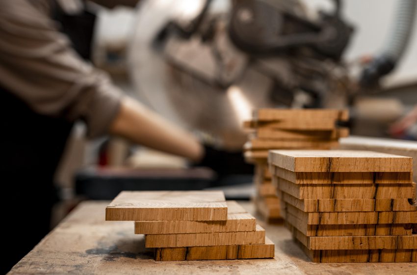  Mercado de madeira tratada deve crescer 6,7% ao ano até 2030, impulsionado pela construção Construção concentra maior parcela da demanda global, enquanto fachadas, decks, estruturas e sistemas industrializados ampliam as aplicações do material no Brasil